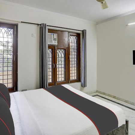 Capital O Uk House Residency Hotel Gurgaon Exterior foto