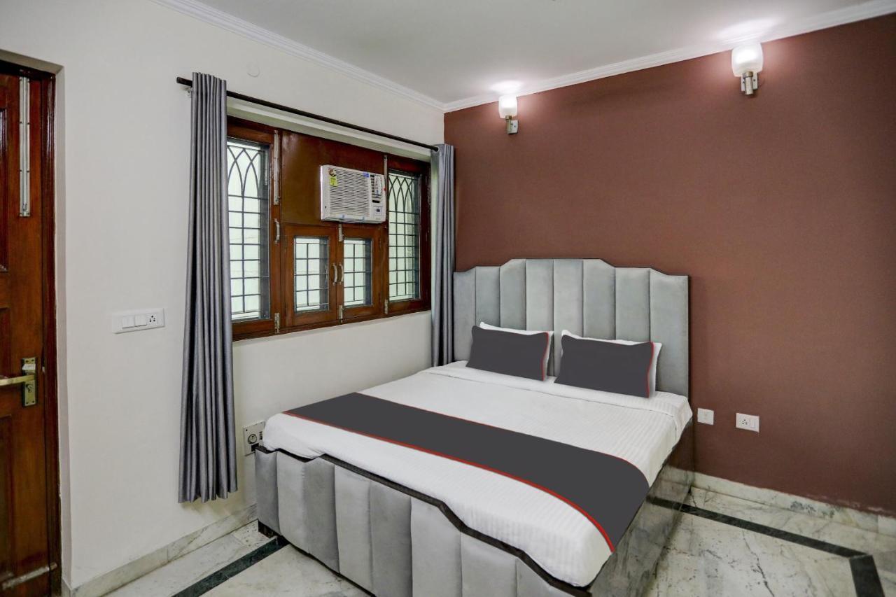 Capital O Uk House Residency Hotel Gurgaon Exterior foto