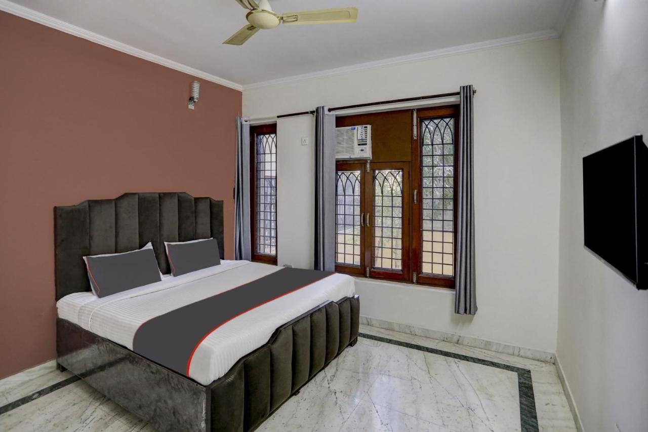 Capital O Uk House Residency Hotel Gurgaon Exterior foto