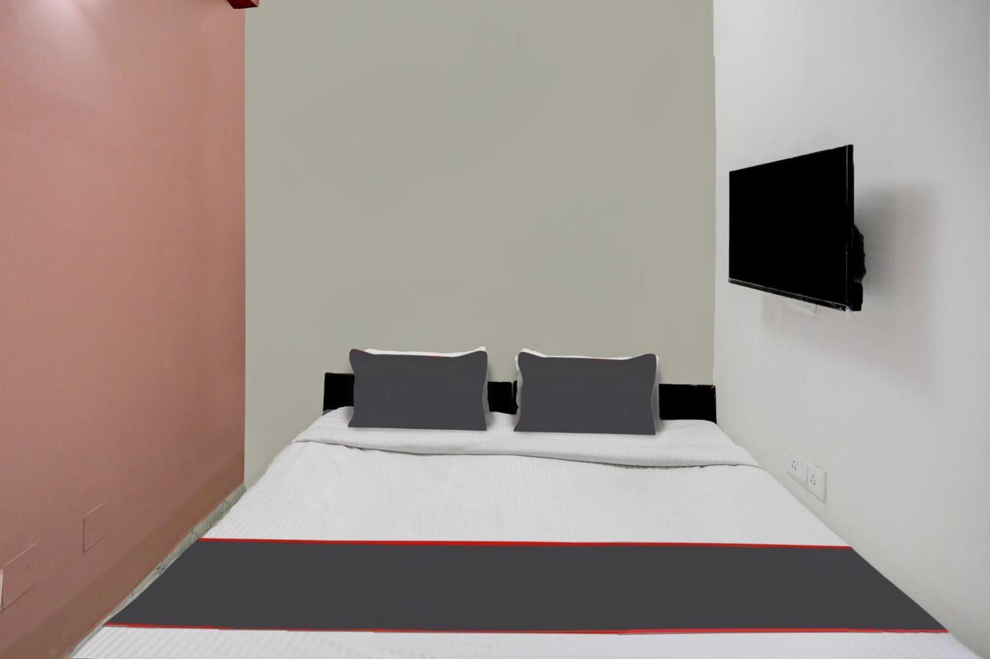 Capital O Uk House Residency Hotel Gurgaon Exterior foto