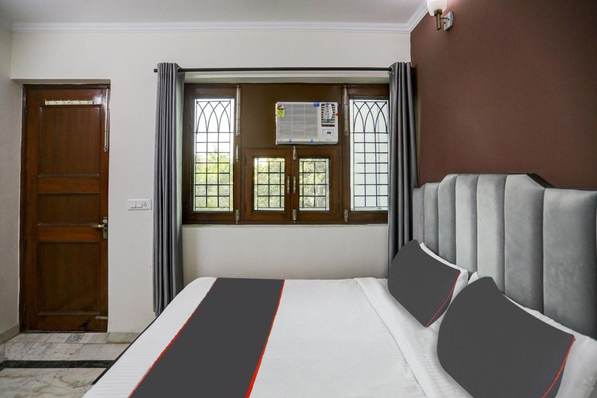 Capital O Uk House Residency Hotel Gurgaon Exterior foto