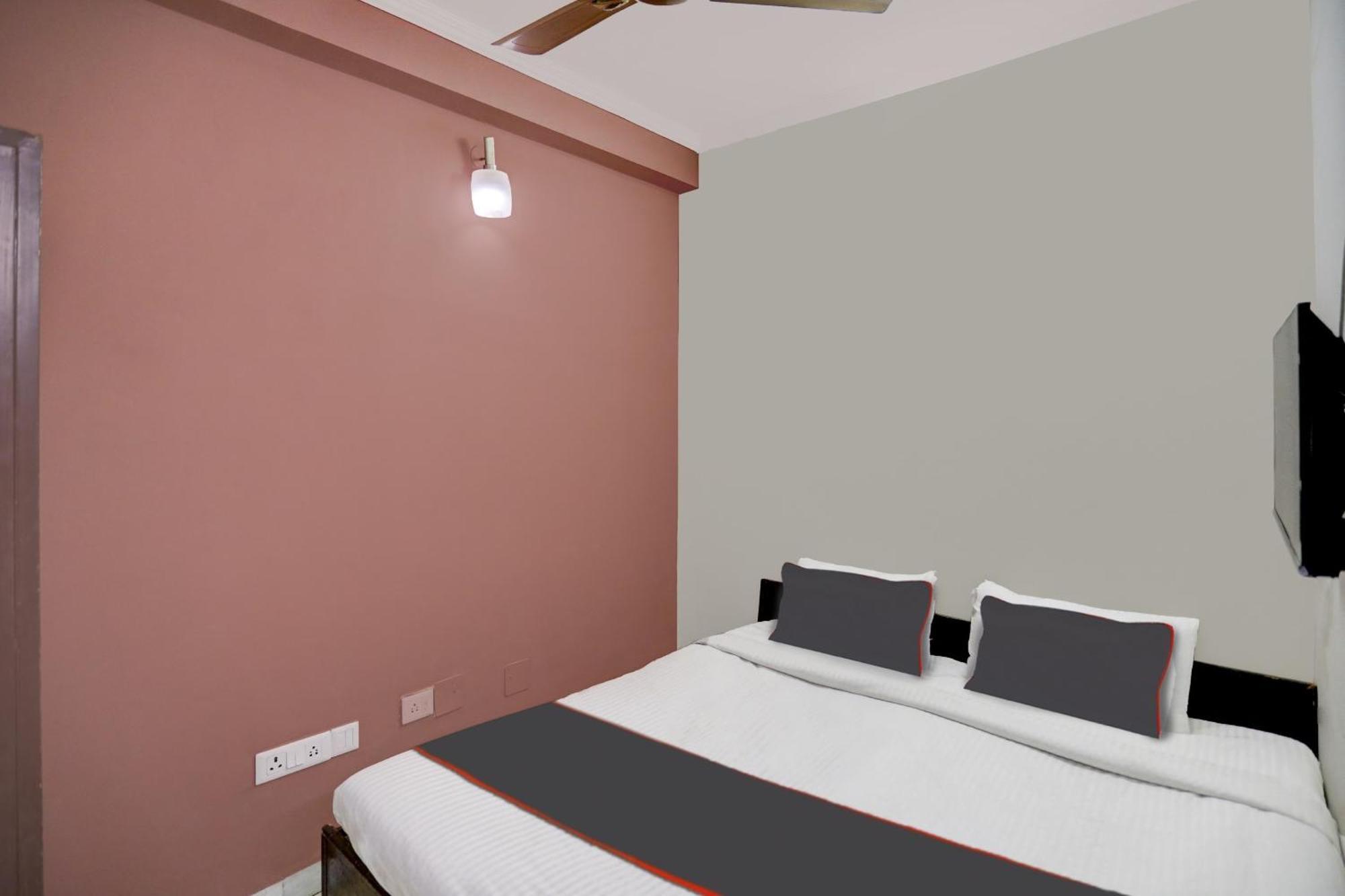 Capital O Uk House Residency Hotel Gurgaon Exterior foto