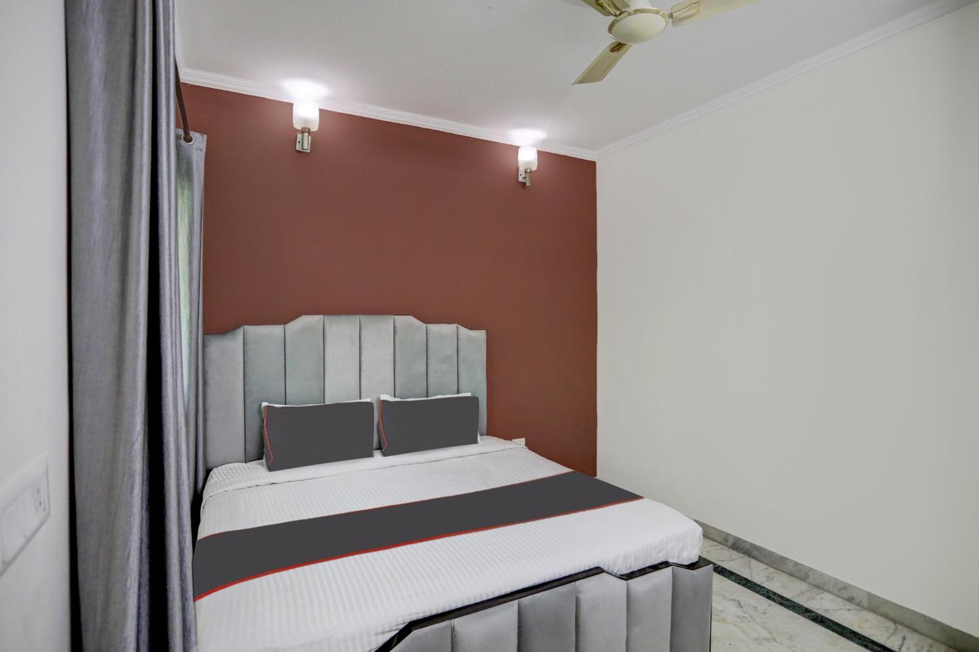 Capital O Uk House Residency Hotel Gurgaon Exterior foto