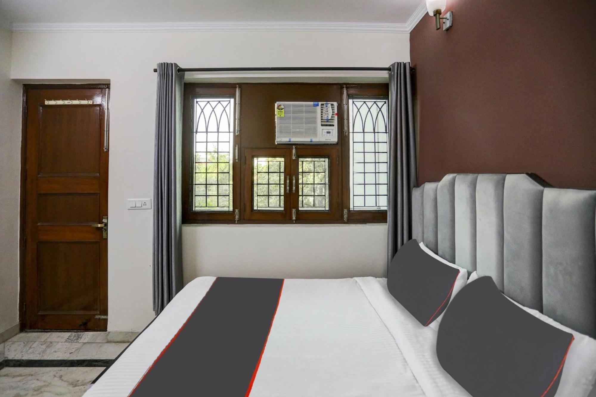 Capital O Uk House Residency Hotel Gurgaon Exterior foto