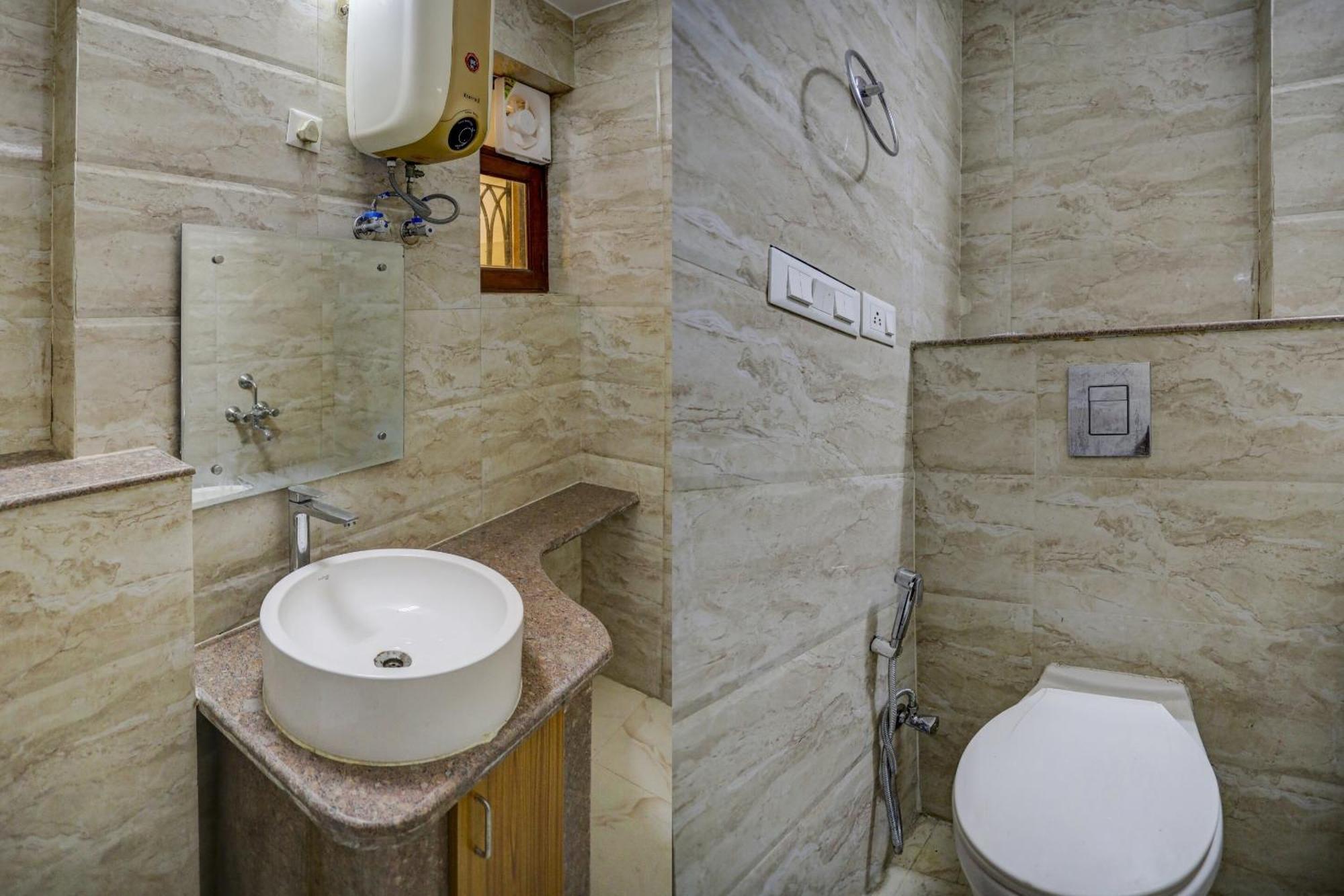 Capital O Uk House Residency Hotel Gurgaon Exterior foto